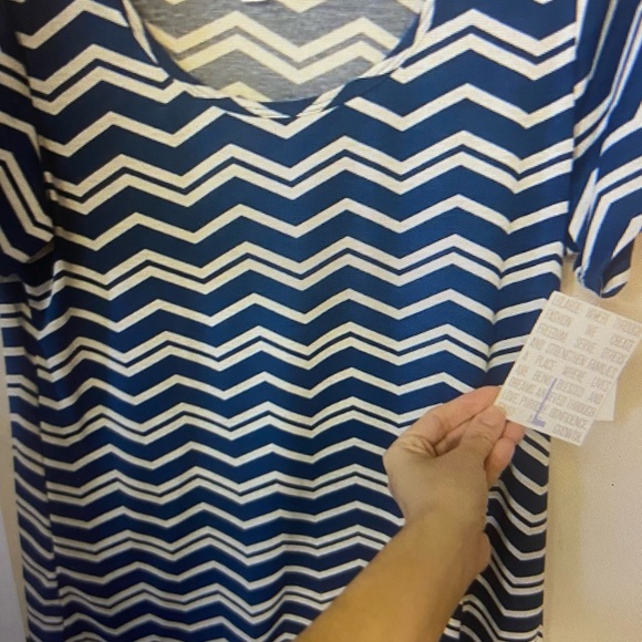 Lularoe classic t large new with tag chevron print - Picture 2 of 2